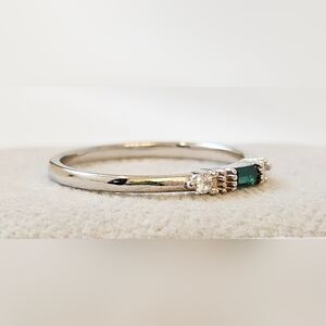 925 Sterling Silver Emerald Ring  SZ 8.75